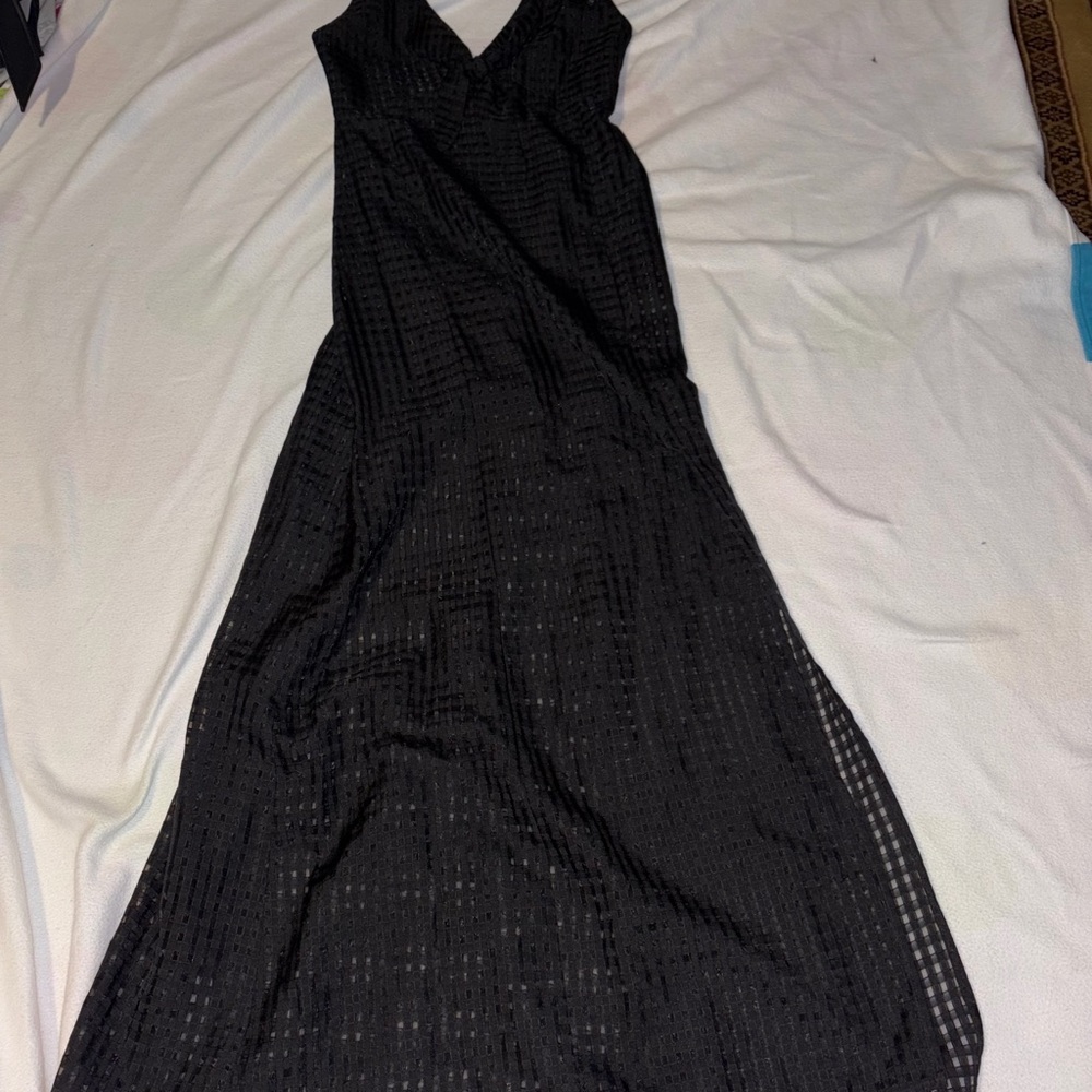 Black V‑Neck Ladies Maxi Dress